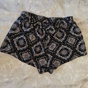 Forever 21 black print shorts